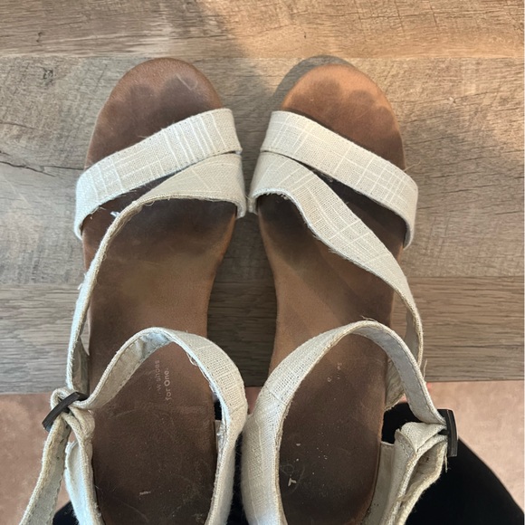 PRICE DROP! ✨ Toms Wedge Sandals - Picture 4 of 4